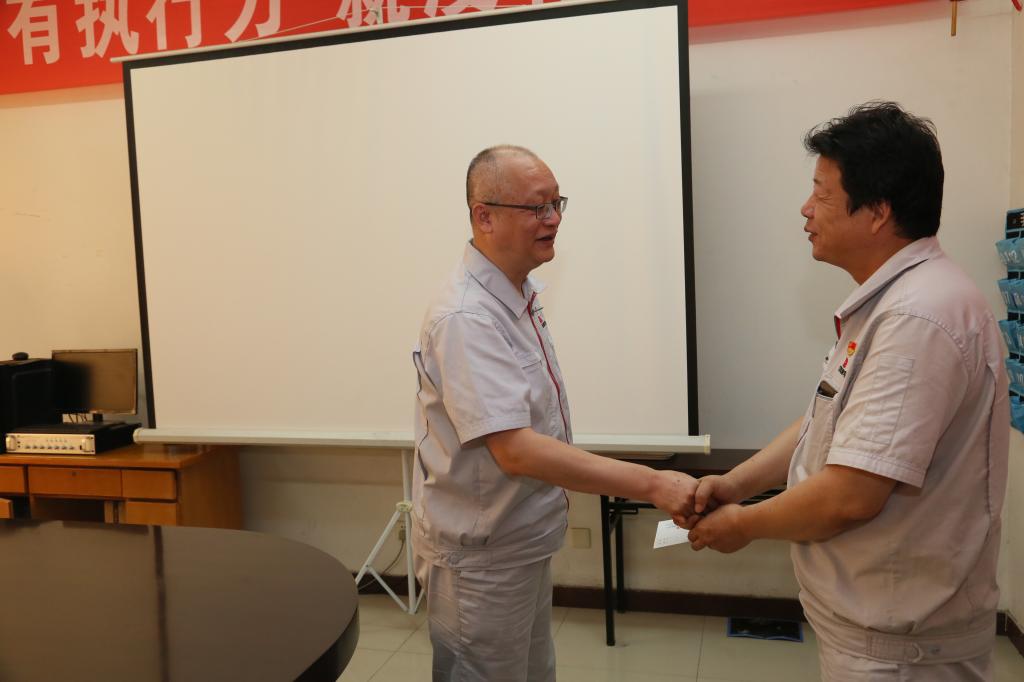 尊龙时凯有限组织开展“七一”前走访慰问-尊龙时凯