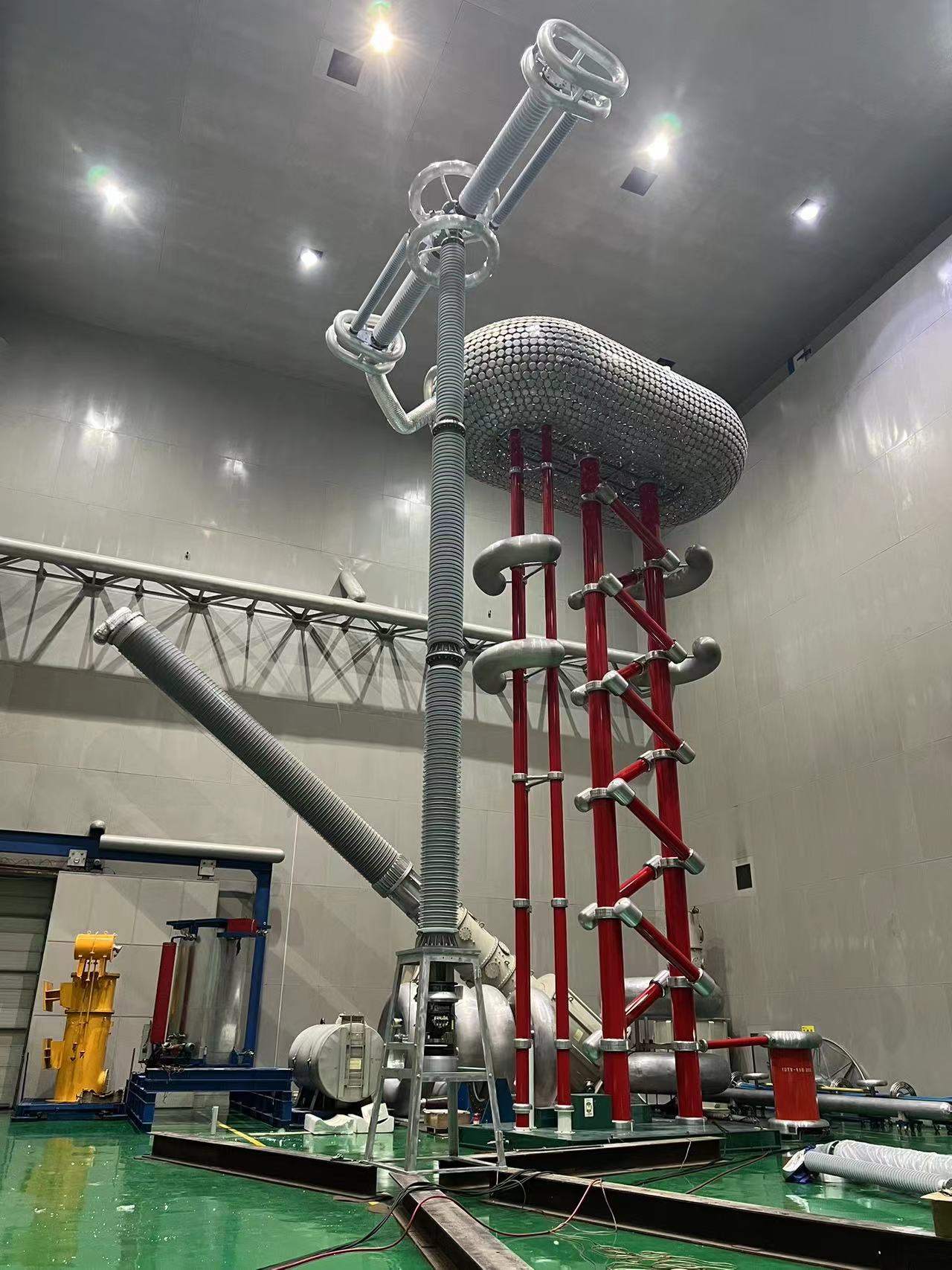 聚焦特高压·步履铿锵“质”先行 | 陇东-山东±800kV特高压直流输电工程直流旁路开关顺遂完成出厂试验-尊龙时凯