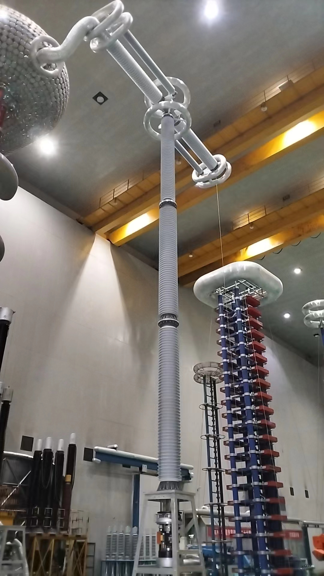 聚焦特高压·步履铿锵“质”先行 | 陇东-山东±800kV特高压直流输电工程直流旁路开关顺遂完成出厂试验-尊龙时凯