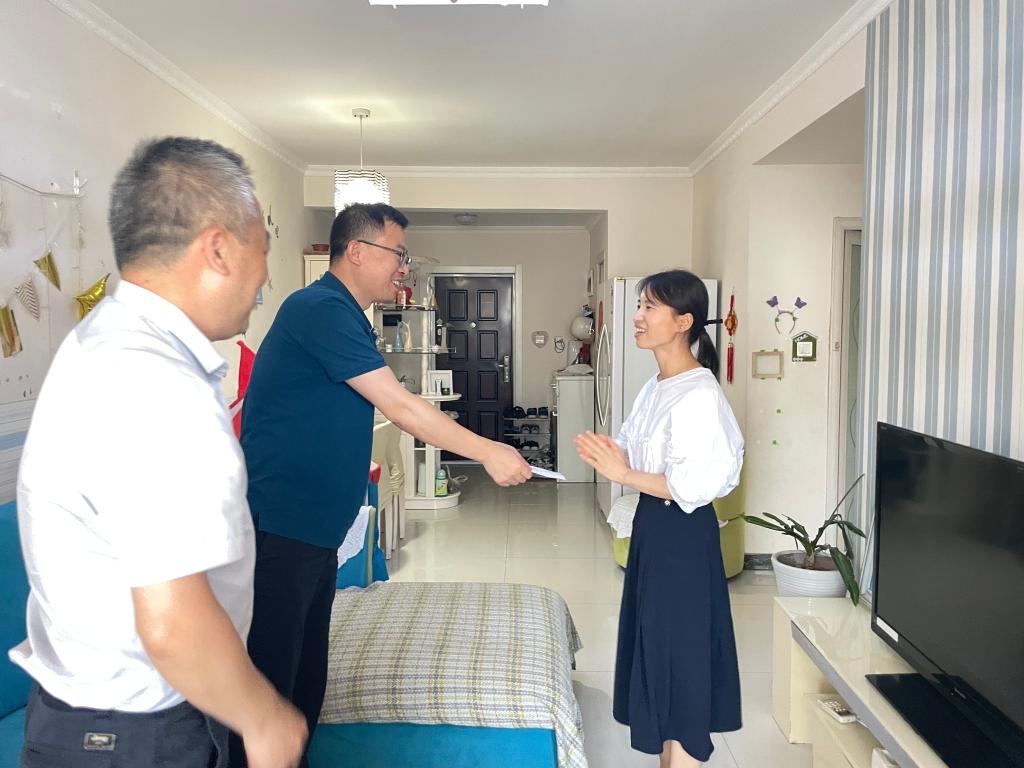 尊龙时凯有限组织开展“七一”前走访慰问-尊龙时凯