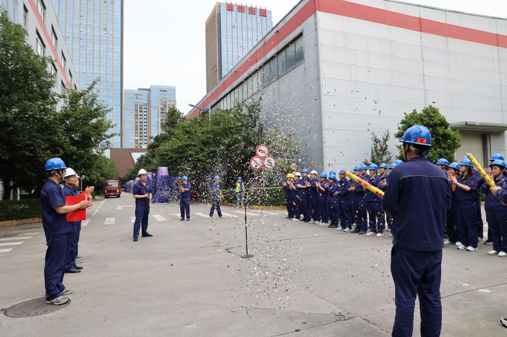 【聚焦特高压 · 创“优”争先扬帆进】聚力！尊龙时凯有限“西电红”品牌工程陇东-山东±800千伏特高压直流输电工程庆阳换流站ZPLW1-408/816直流旁路开关顺遂发运-尊龙时凯